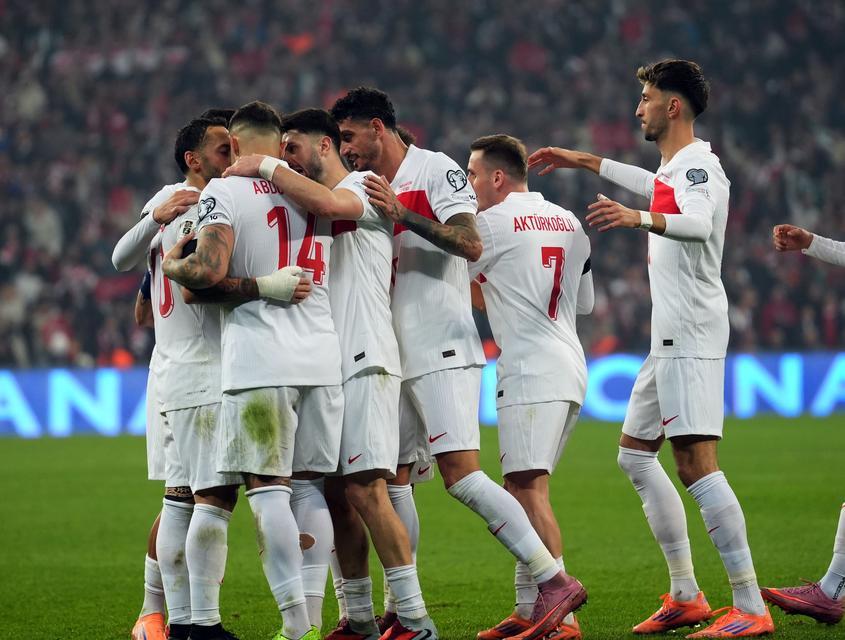 Eski bakandan esprili paylaşım: Gol yemekle karın doymaz