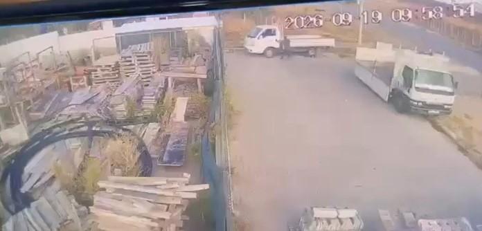 EL FRENİNİ ÇEKMEDİĞİ KAMYONETİN ALTINDA KALAN SÜRÜCÜ HAYATINI KAYBETTİ