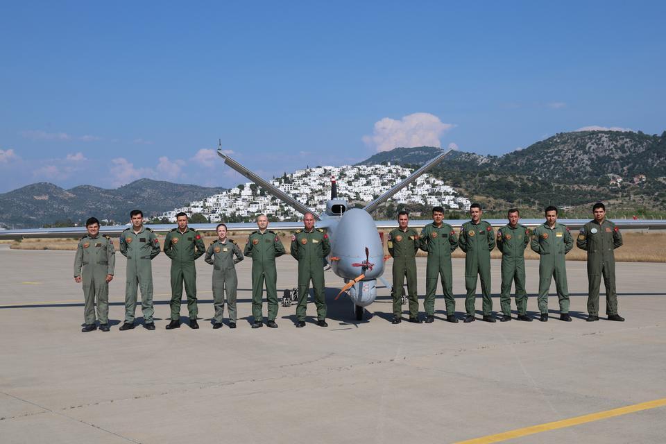 Türkiye'nin gururu İHA-SİHA pilot ve yer destek ekibi bayramda görev başında
