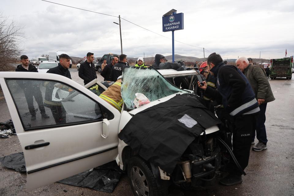 NEVŞEHİR'DE ZİNCİRLEME TRAFİK KAZASI: 2 ÖLÜ, 7 YARALI