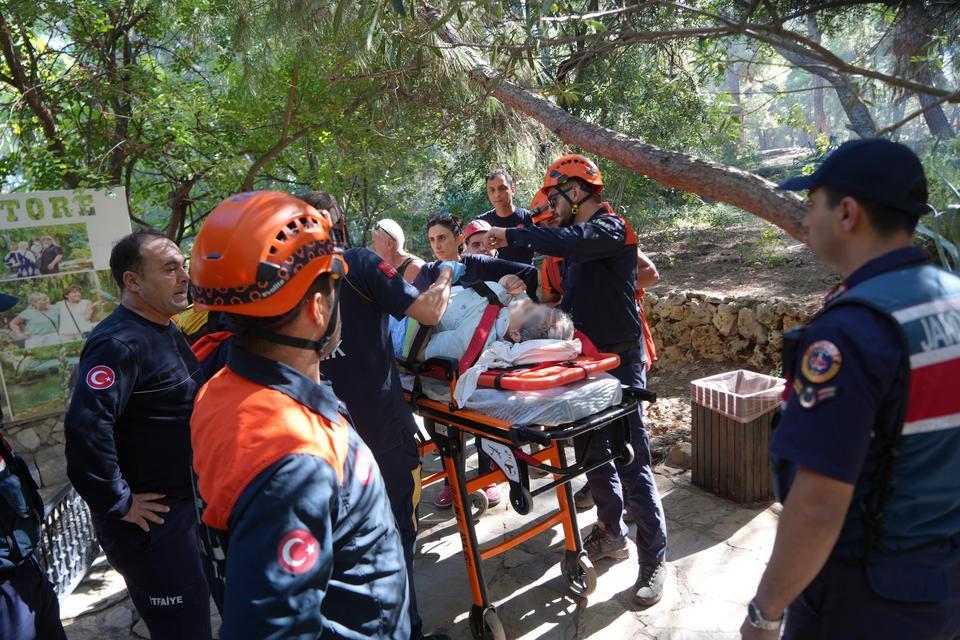 Ukraynalı kadın 6 metrelik yamaçtan düştü