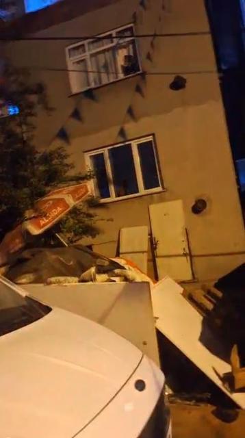 Komşular arasındaki kavga sokağa taştı: Hakaretler havada uçuştu