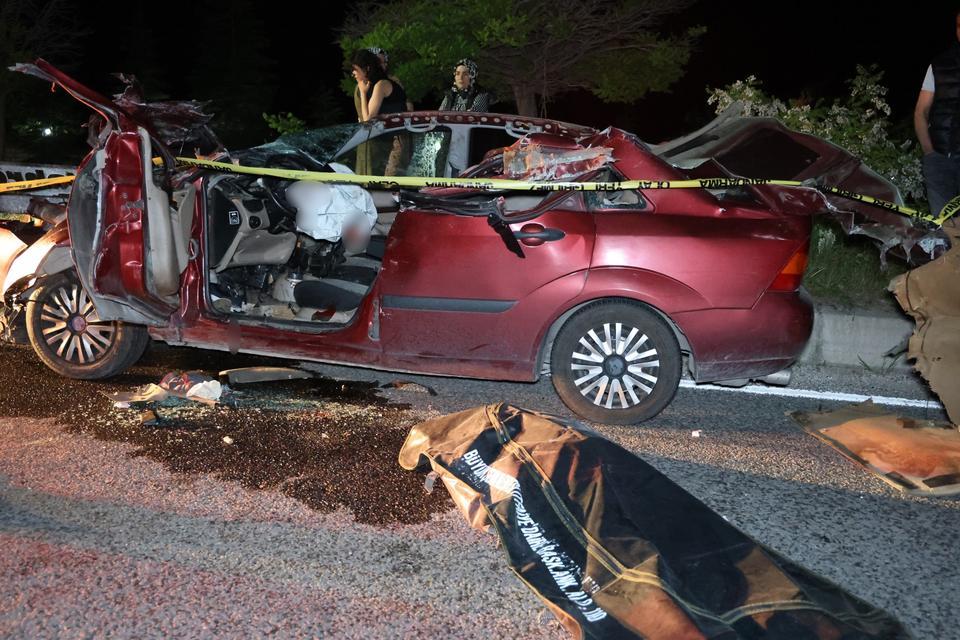 Tırın tamponu otomobile ok gibi saplandı: 1 ölü