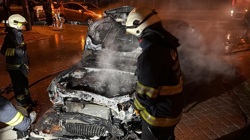 KAZA SONRASI 2.27 PROMİL ALKOLLÜ SÜRÜCÜ  YANAN ARACINI SİGARA İÇEREK İZLEDİ
