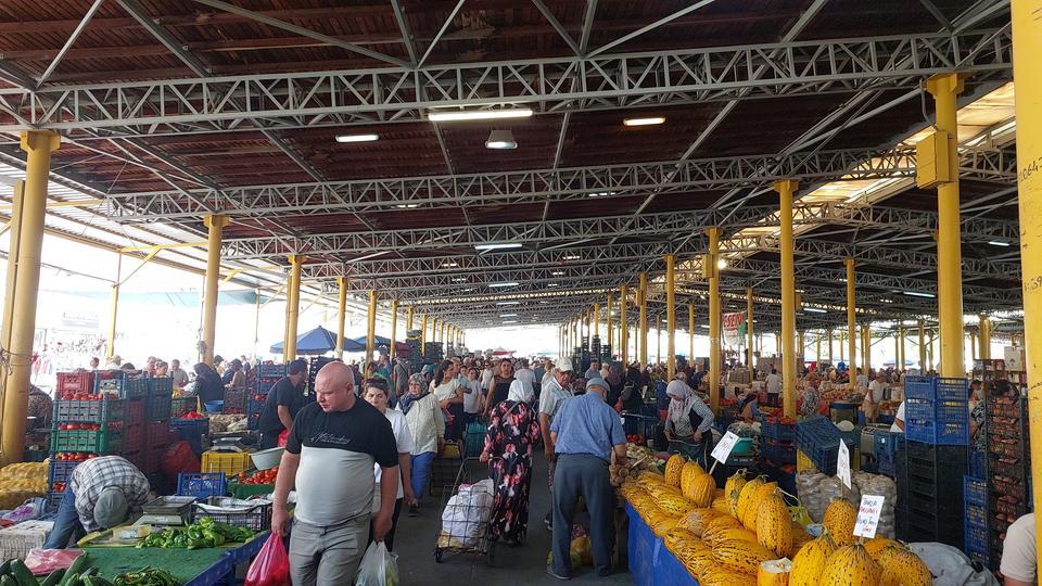 Söke'de sıcağa rağmen hareket sürdü; İşte pazardaki fiyatlar