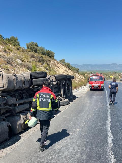 Aydın'da tır devrildi: 1 yaralı