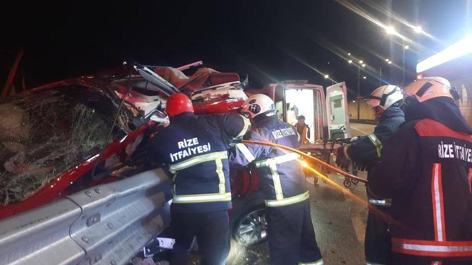 Otomobil bariyerlere çarptı: 1 ölü, 1 yaralı