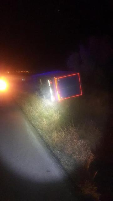 Devrilen kargo kamyonunda sürücü hayatını kaybetti