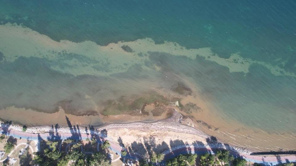 Deniz suyu 5 metre çekildi