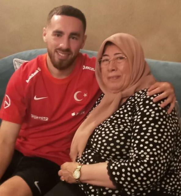 Beşiktaş'ın kaptanı Orkun Kökçü'nün babaannesi Eskişehir'de son yolculuğuna uğurlandı