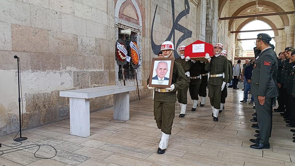 Kıbrıs Gazisi Özbek, askeri törenle uğurlandı