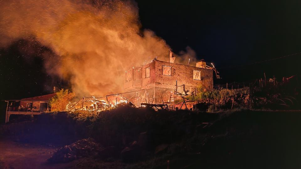 Korkutan ev yangını