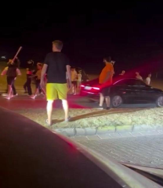 SAKARYA'DA 'YAN BAKTIN' KAVGASI KANLI BİTTİ: POLİS YARALANDI, 3 TUTUKLAMA