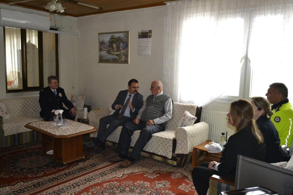 KAYMAKAM ATEŞ POLİS HAFTASI'NDA EMEKLİ BAŞKOMİSER OKATAN'I UNUTMADI