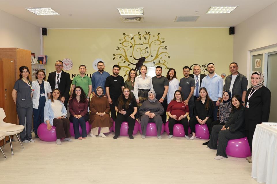 Aydın’da anne adayları ve eşlerinin sertifikaları törenle dağıtıldı