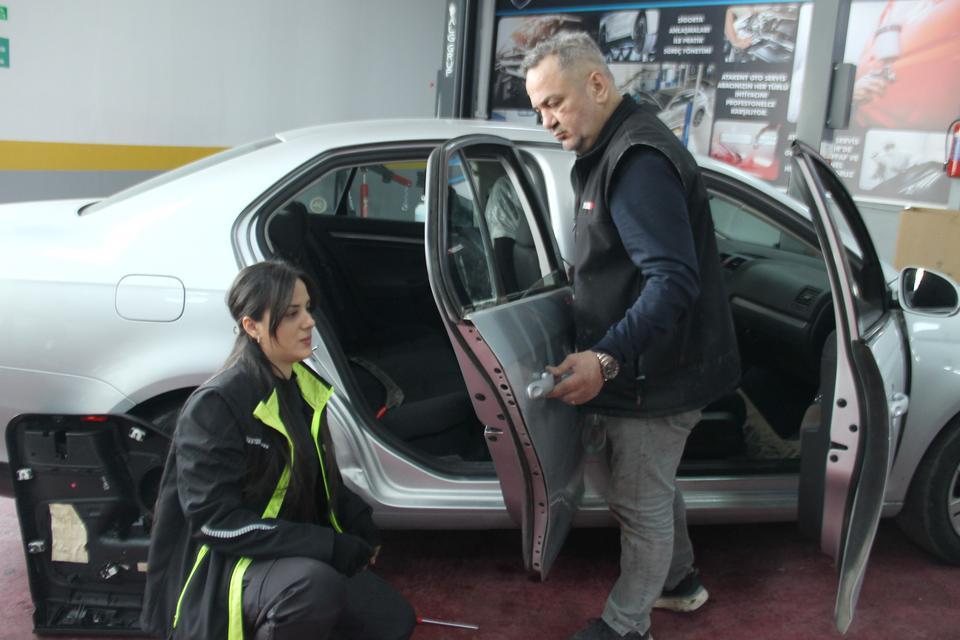 SANAYİNİN 'MERYEM USTA'SI HAYALİNE KAVUŞTU, ARTIK İŞİNİN PATRONU 'ERKEK İŞİ' DİYENLERE 3 DİPLOMA VE KENDİ İŞ YERİYLE YANIT VERDİ