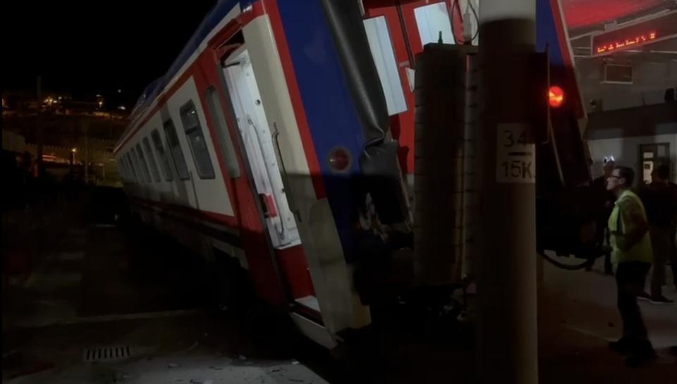 İzmir treni kaza yaptı
