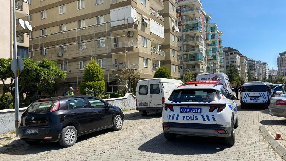 APARTMANIN DIŞ CEPHE İŞİNİ PAYLAŞAMADILAR: 1 YARALI