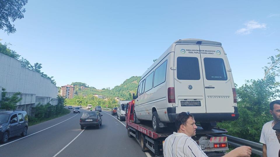 DİREKSİYON BAŞINDA KALP KRİZİ GEÇİRDİ: ŞOFÖR HAYATINI KAYBETTİ, YOLCULAR KURTULDU