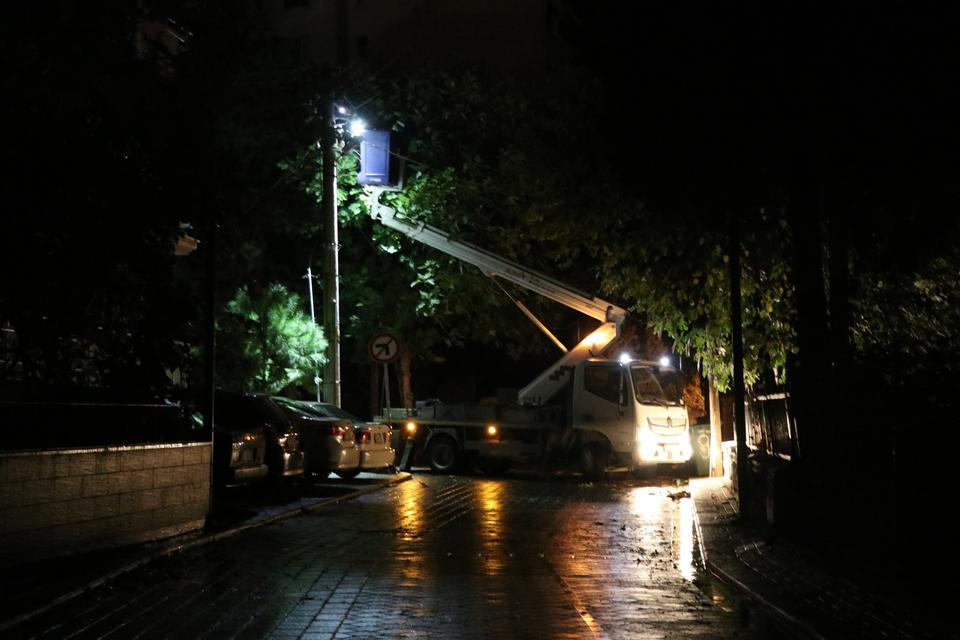 Denizli'de kuvvetli rüzgar etkili oluyor
