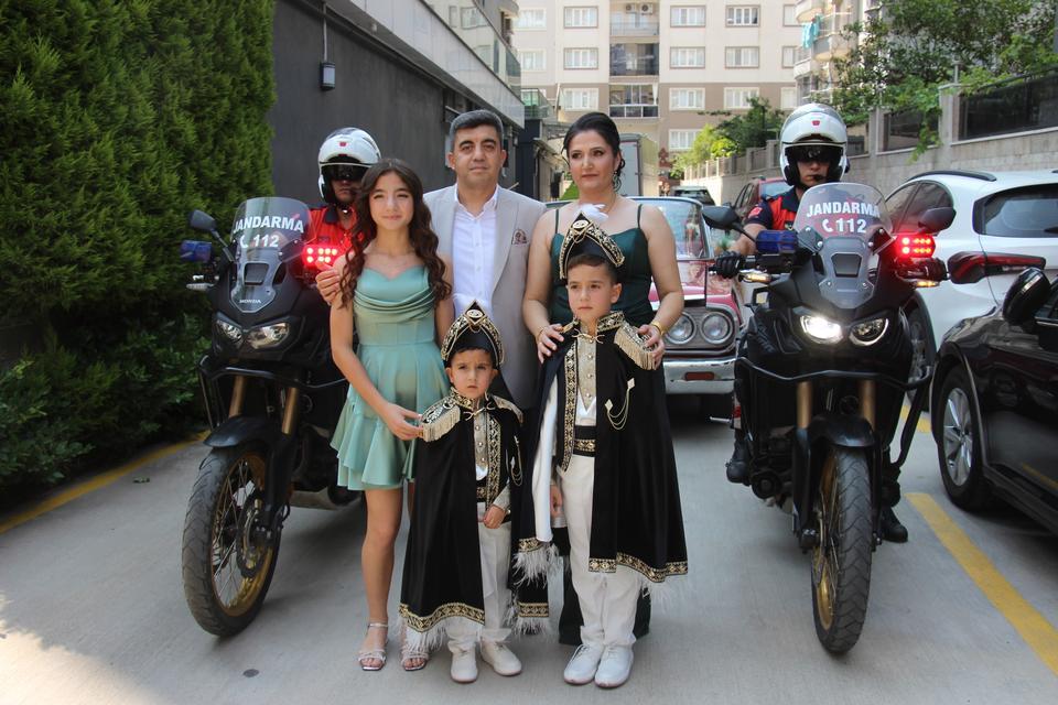 Aydın'da gazi astsubayın çifte mutluluğu