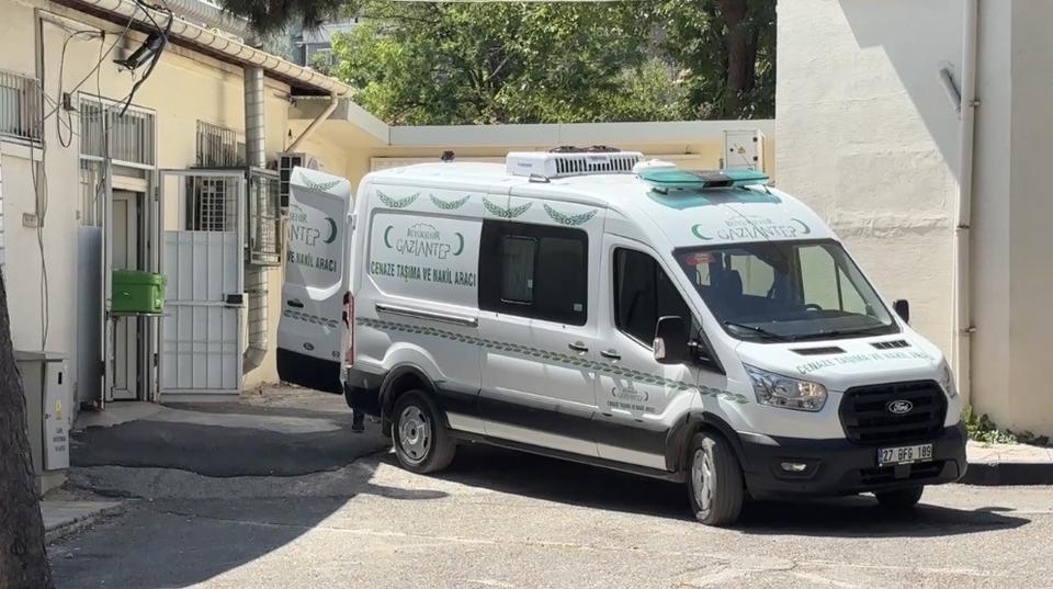 Elektrik akımına kaplan demir ustası hayatını kaybetti