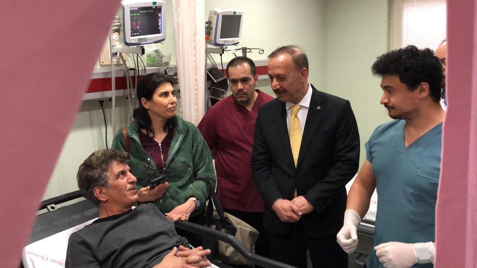 ISPARTA'DA KONTROLDEN ÇIKAN YOLCU MİDİBÜSÜ DEVRİLDİ: 15 YARALI ISPARTA VALİSİ ABDULLAH ERİN: "KAZADA TOPLAM 15 VATANDAŞIMIZ YARALANDI, ANCAK HAYATİ TEHLİKELERİ BULUNMUYOR" "KAZANIN MEYDANA GELDİĞİ BÖLGEDE DAHA ÖNCE DE BENZER OLAYLAR YAŞANDIĞINI BİLİYORUZ, BU NEDENLE GEREKLİ ÖNLEMLERİALACAĞIZ"