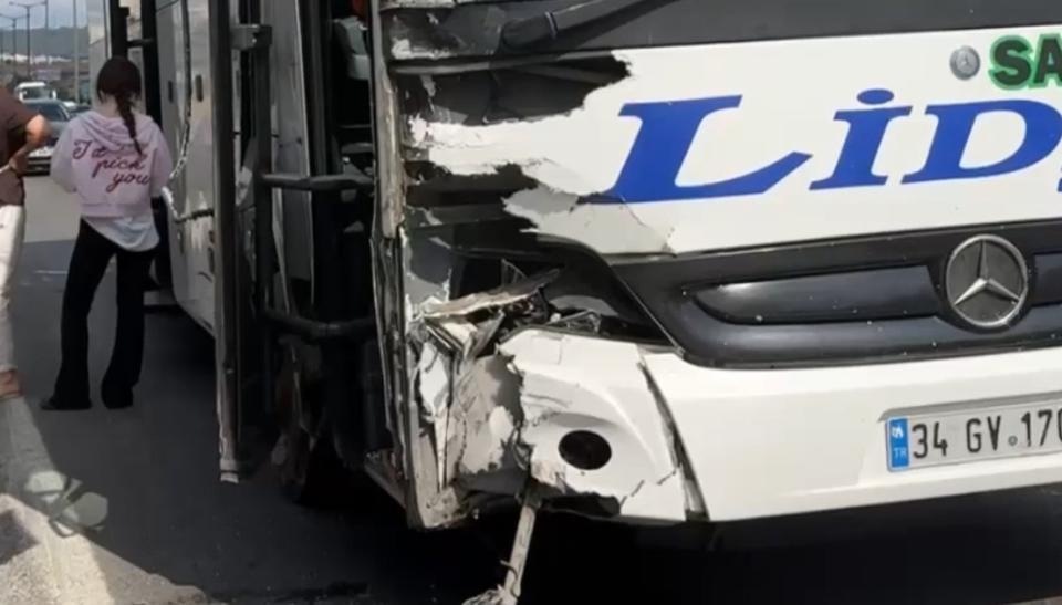 TEM'DE OTOBÜS İLE OTOMOBİL ÇARPIŞTI: 3 YARALI