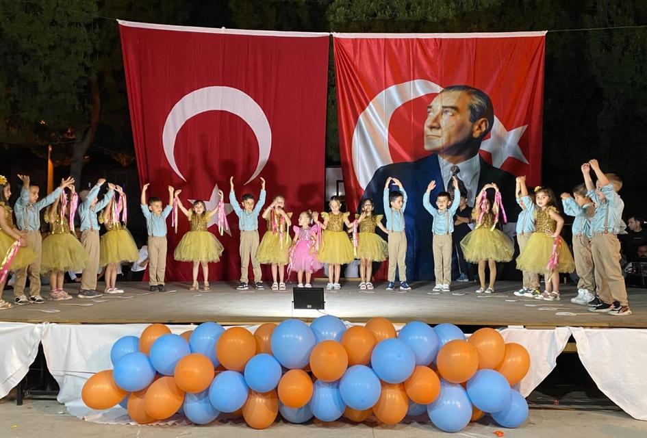 40 yıllık eğitim yuvasına görkemli veda