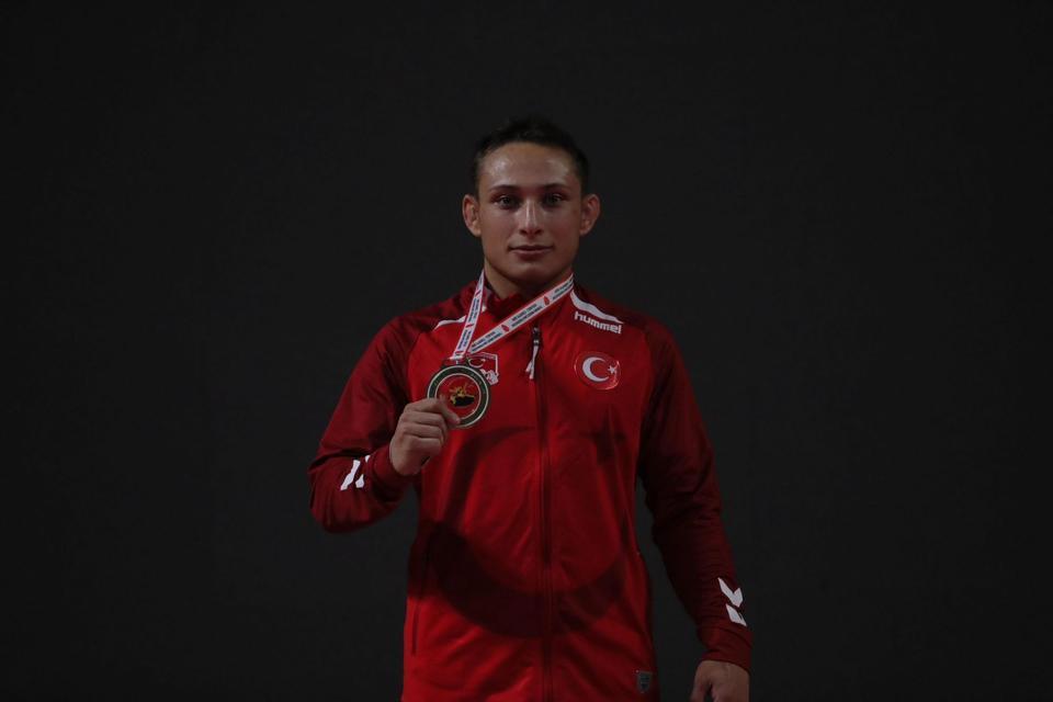ADÜ'lü öğrenciden uluslararası güreş turnuvasında büyük başarı