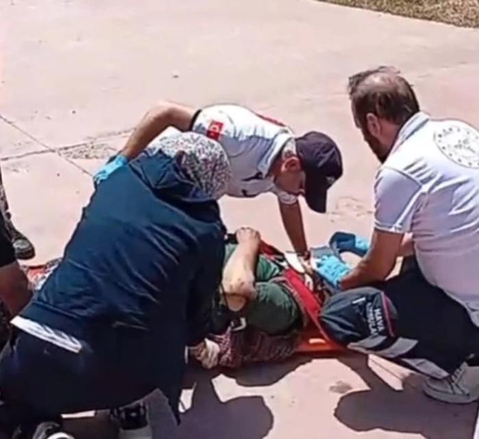 Traktör uçuruma yuvarlandı: 2'si ağır, 8 yaralı