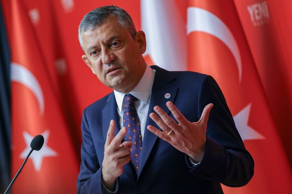ÖZGÜR ÖZEL: "MANSUR YAVAŞ'IN VE BELEDİYE BAŞKANI ARKADAŞLARIMIZIN ALACAKLARI HER TÜRLÜ KARARA SAYGILIYIZ"