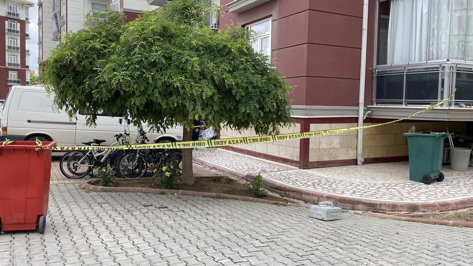 APARTMANIN 5'İNCİ KATINDAN DÜŞEN 2 YAŞINDAKİ ÇOCUK HAYATINI KAYBETTİ