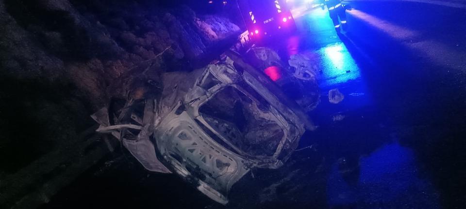 Takla atan otomobilde 2 kişi yanarak öldü, 3 ağır yaralı