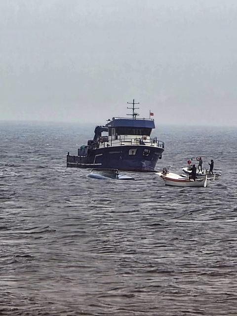 Balıkçı teknesi alabora oldu: 1 balıkçı öldü, 2 kişi kurtarıldı