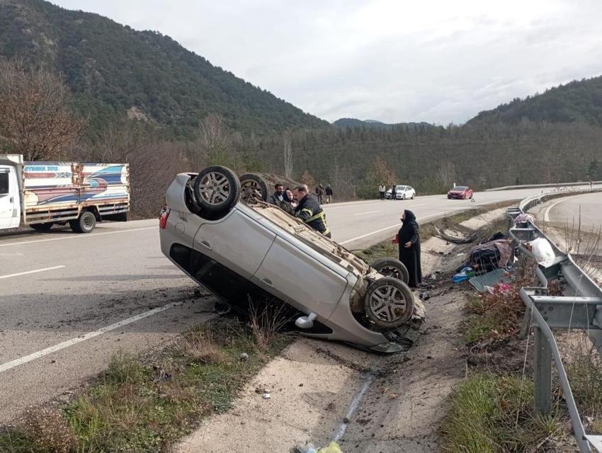 Kontrolden çıkan otomobil ters döndü: 5 yaralı