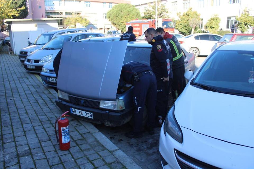 Aydın Devlet Hastanesi otoparkında araç alev aldı