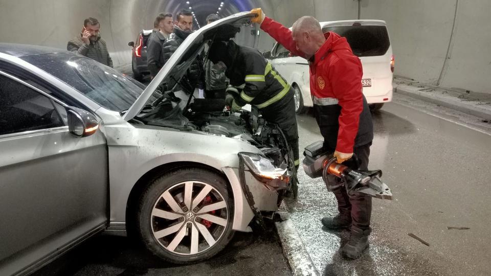 Tünelde can pazarı: Zincirleme kazada 1 ölü, 8 yaralı
