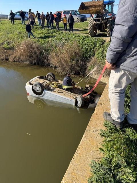 Sulama kanalına düşen otomobilin sürücüsü hayatını kaybetti