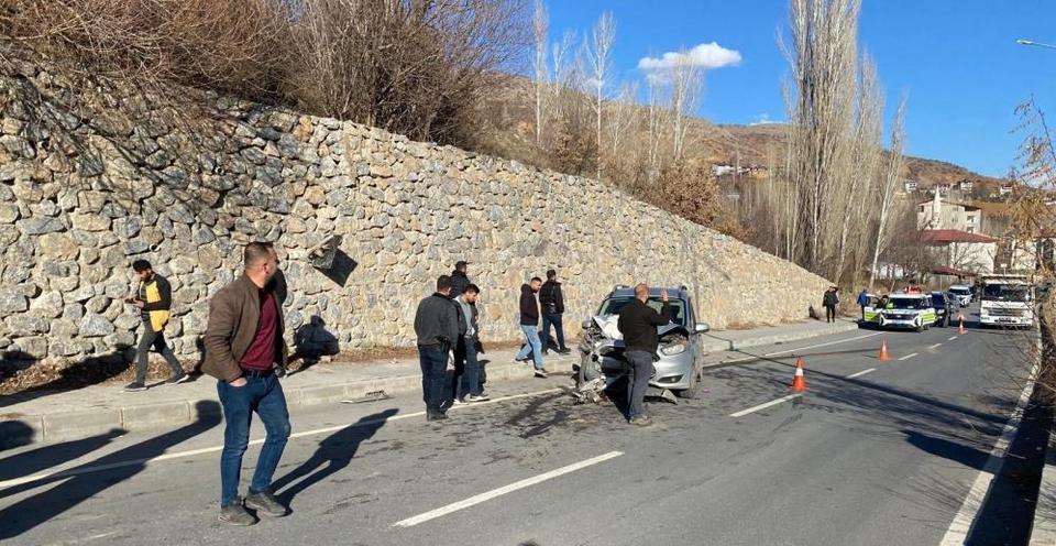 Zincirleme kaza paniğe yol açtı: 4 kişi yaralandı, araçlar hasar gördü