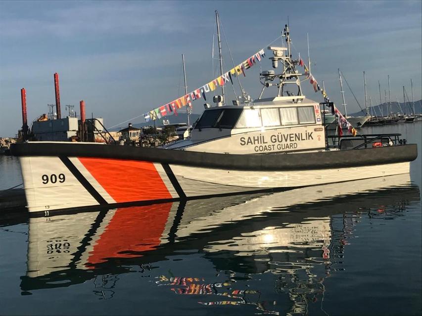 Kuşadası'nda sahil güvenlik botu ziyarete açıldı