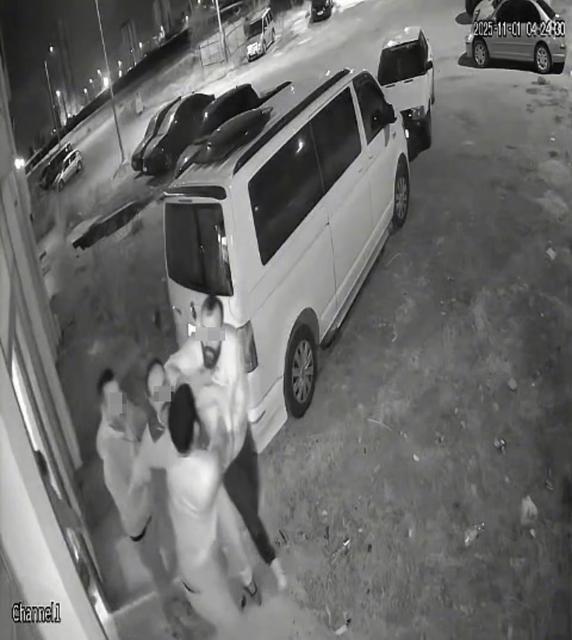 Boşanma aşamasındaki eşi ve ailesi tarafından darbedildi