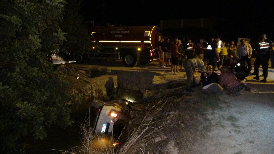 Otomobil sulama kanalına uçtu: Boğularak hayatını kaybettiler