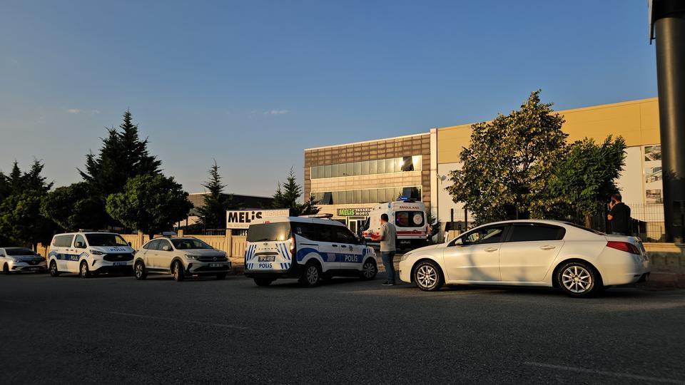 OSB'de bir şahıs fabrika önünde kaafasına ateş etti