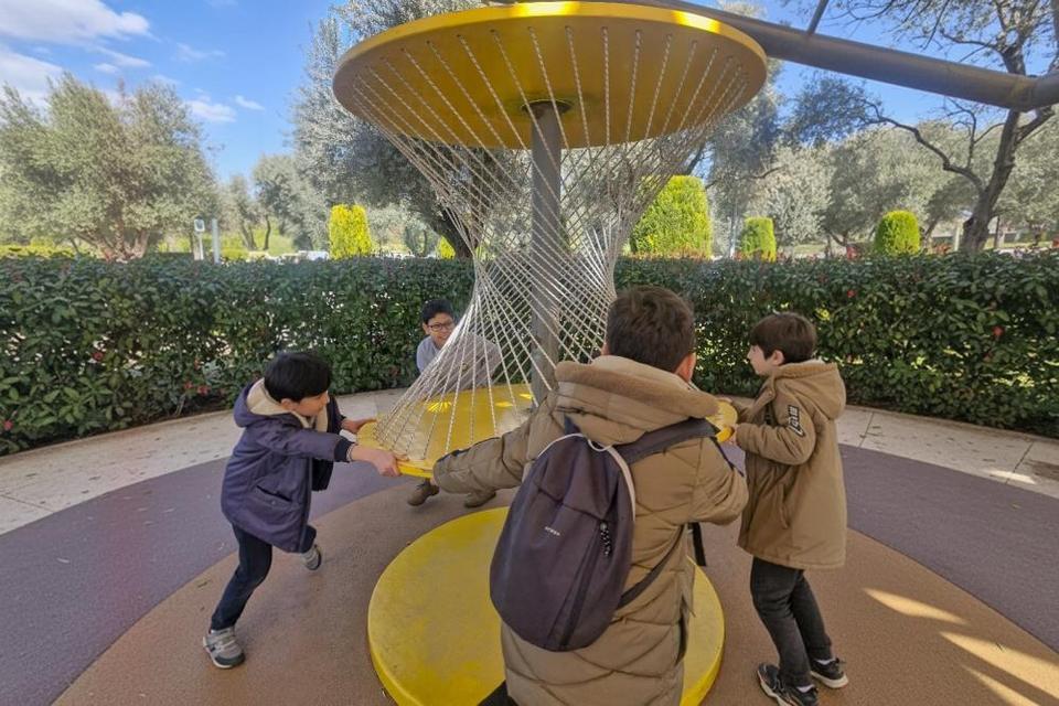 Efeler'in bilim parkı miniklere yol gösteriyor