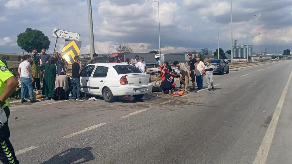 Kamyon ile otomobil çarpıştı: 4 yaralı