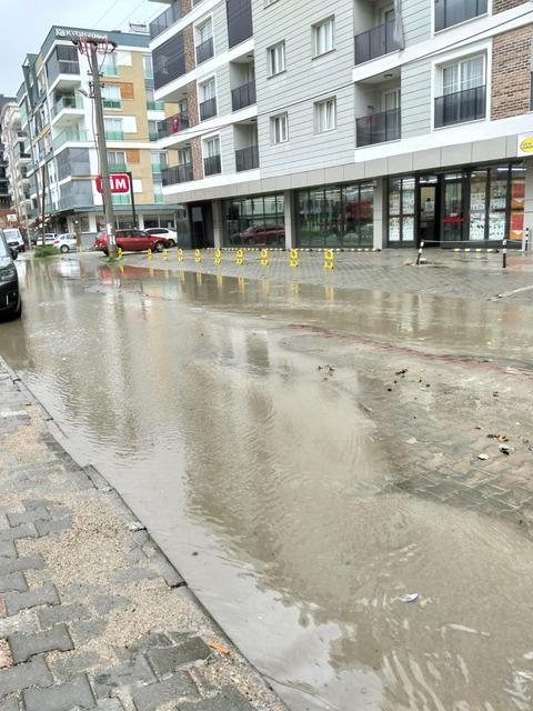 Aydın'da yağmurla birlikte sular yükseldi, tepkiler patladı: “Topuklu hırsızın seçim yatırımı”