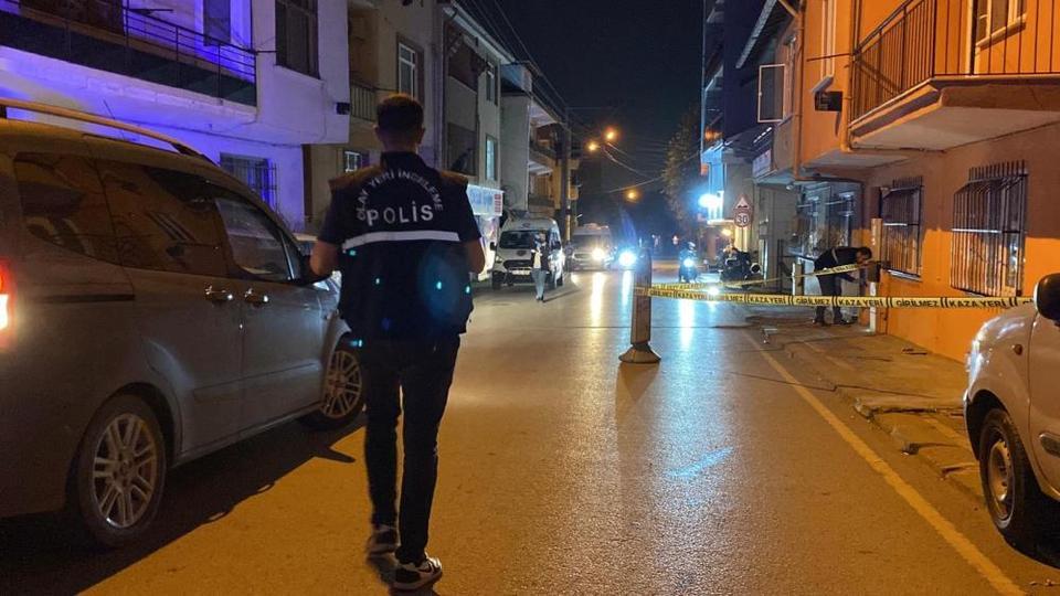 Sokak ortasında bacağından vuruldu
