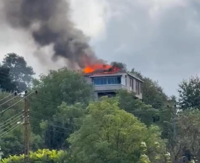 Çatı yangını korkuttu