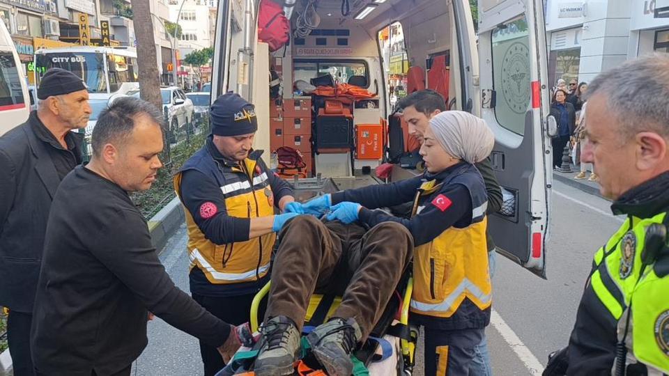 Otomobilin çarptığı yaşlı adam için seferber oldular